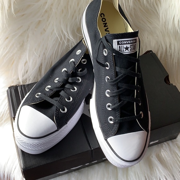 🌻CONVERSE CTAS LIFT PLATFORM SNEAKERS🌻 - Picture 1 of 7